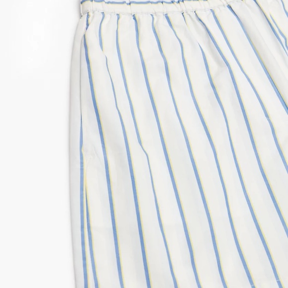 Aritzia Breeze 7” shorts - Picture 2 of 2